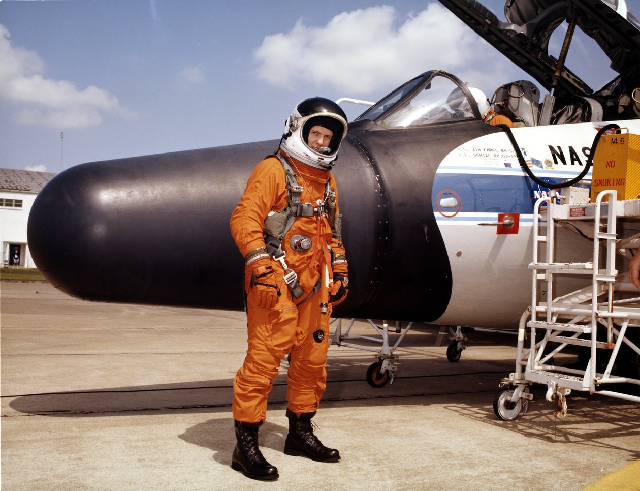 NASAn astronautti kokeellisella lentokoneella, 1979. tekijältä NASA Images