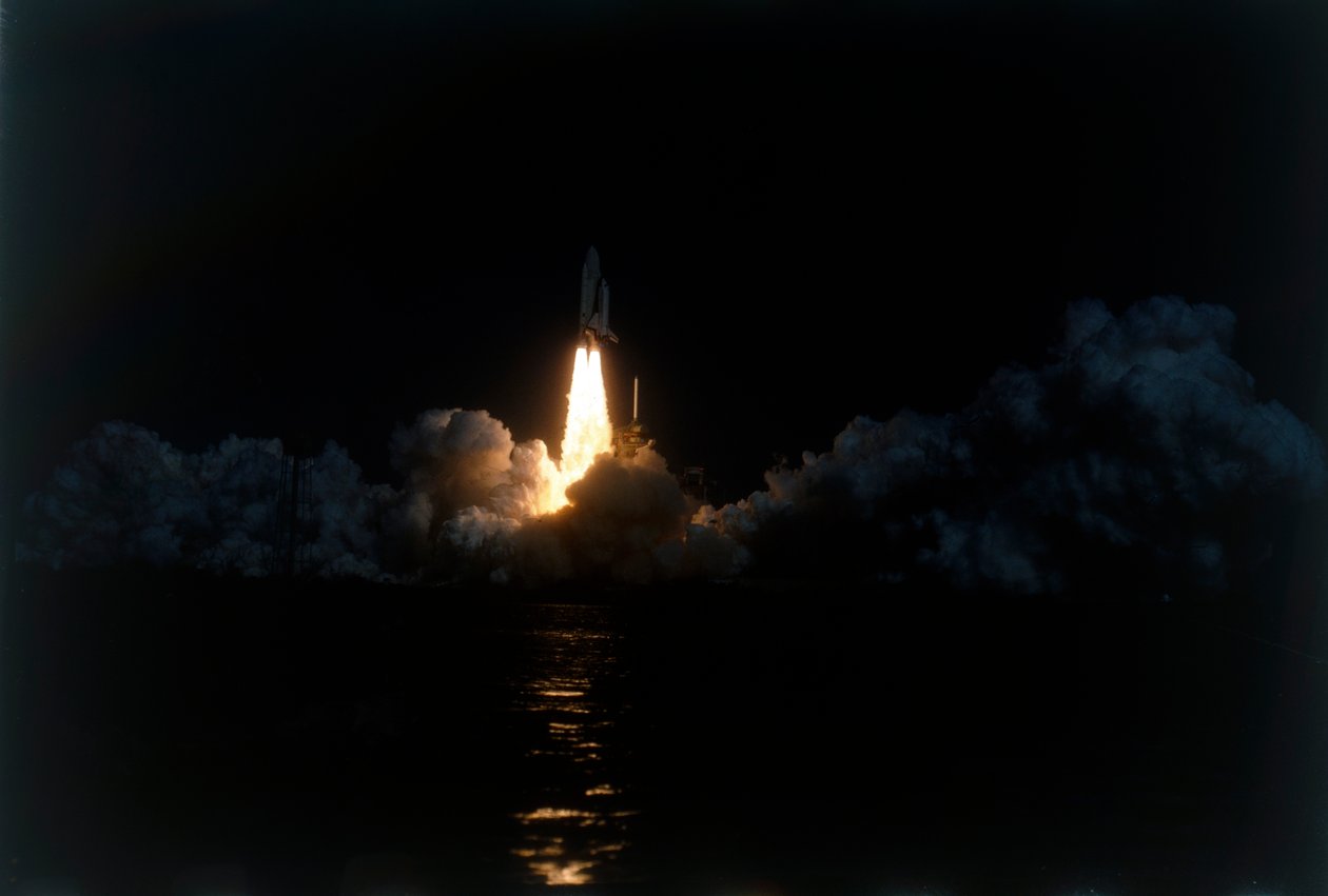 Avaruussukkula "Columbia" nousee Kennedyn avaruuskeskuksesta, Merritt Islandista, Floridasta, USA:sta. tekijältä NASA Images