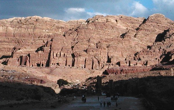 Näkymä veistetyille julkisivuille tekijältä Nabatean