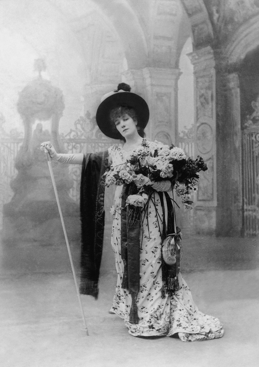 Sarah Bernhardt nimiroolissa Victorien Sardoun näytelmässä La Tosca, Pariisi, 1887 tekijältä Nadar