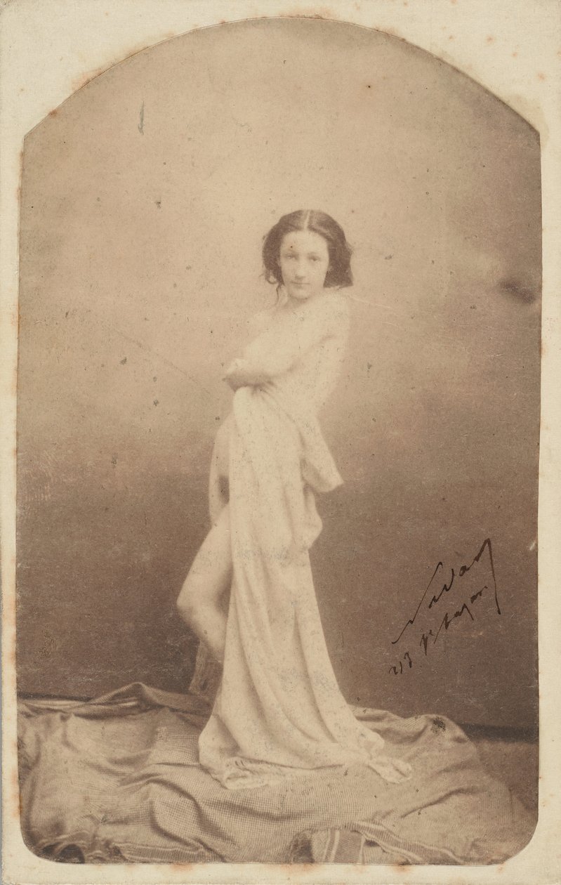 [Draped Standing Nude], 1856-59. tekijältä Nadar