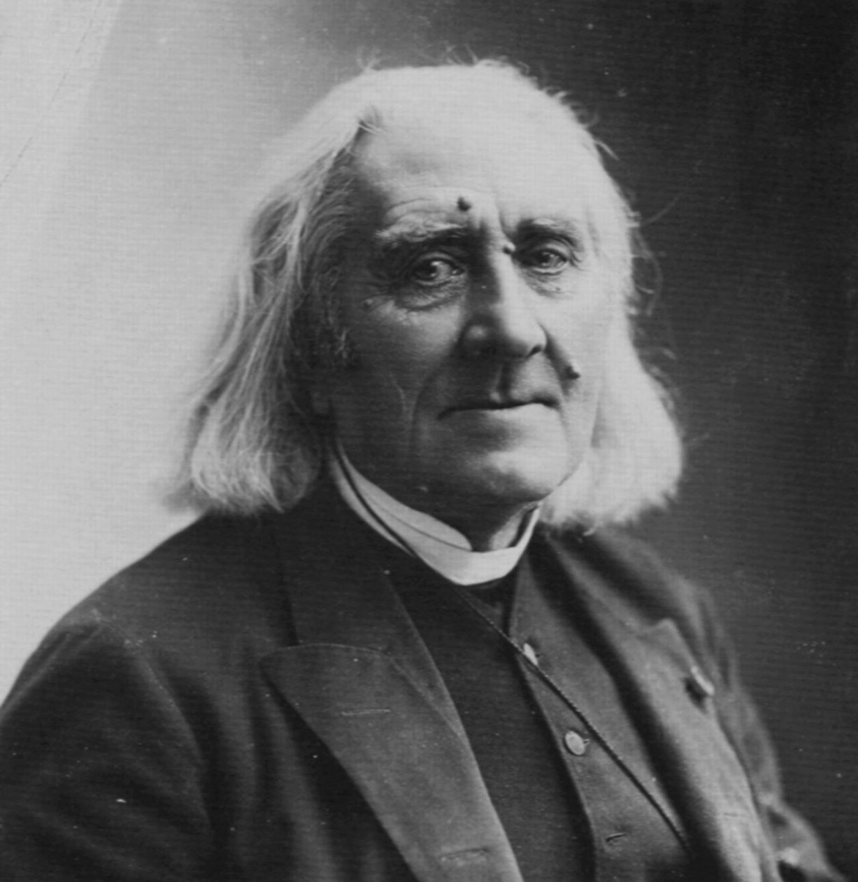 Franz Liszt, unkarilainen säveltäjä ja pianisti, 1886 tekijältä Nadar