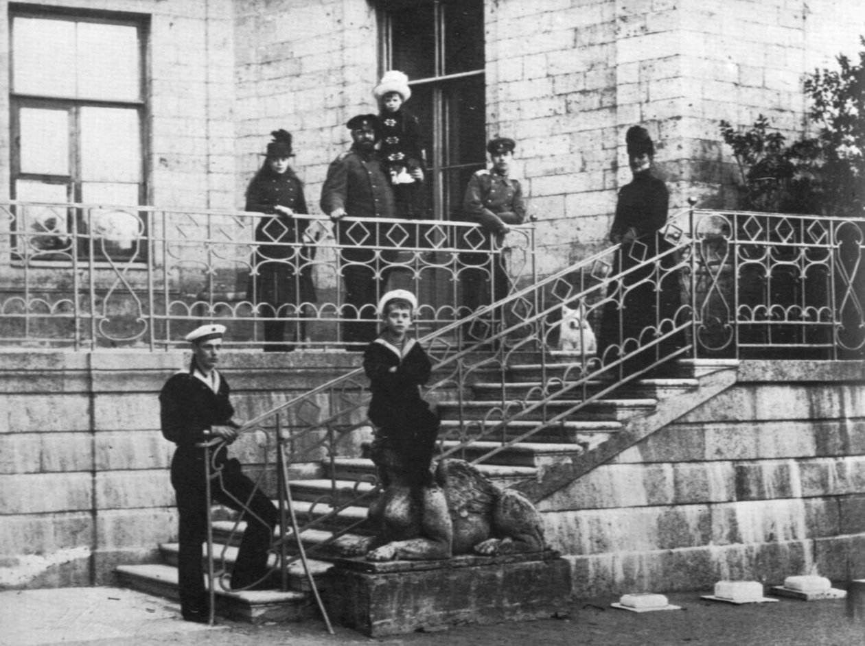 Venäjän keisari Aleksanteri III perheineen, n. 1886 tekijältä Nadar