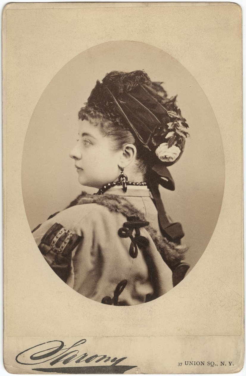 Pauline Luccan muotokuva 1841-1908 tekijältä Napoleon Sarony