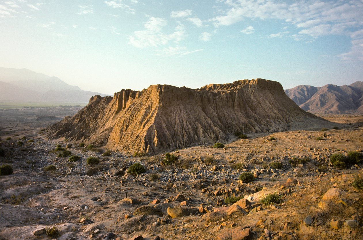 Moche-pyramidi Pampa Grande Lambayequen laaksossa Pohjois-Perussa. tekijältä Nathan Benn