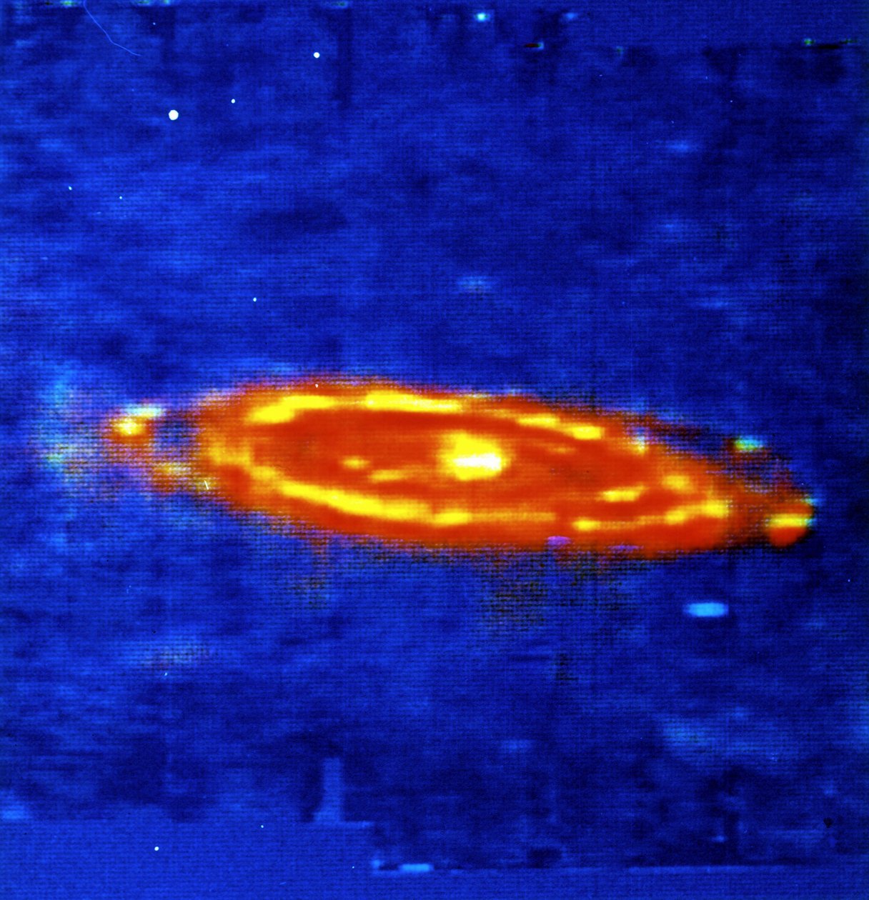Andromeda Galaxy (M 31) - spiraali. Infrapunakuvan on tehnyt IRAS (Infrared Astronomical Satellite). Kauimpana paljaalla silmällä näkyvä kohde. NASA valokuva. tekijältä National Aeronautics and Space Administration National Aeronautics and Space Administration