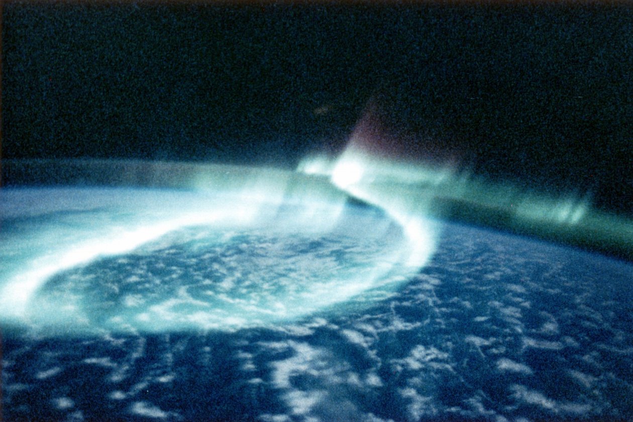 Aurora Borealis (revontulet) avaruudesta katsottuna. NASA valokuva. tekijältä National Aeronautics and Space Administration National Aeronautics and Space Administration