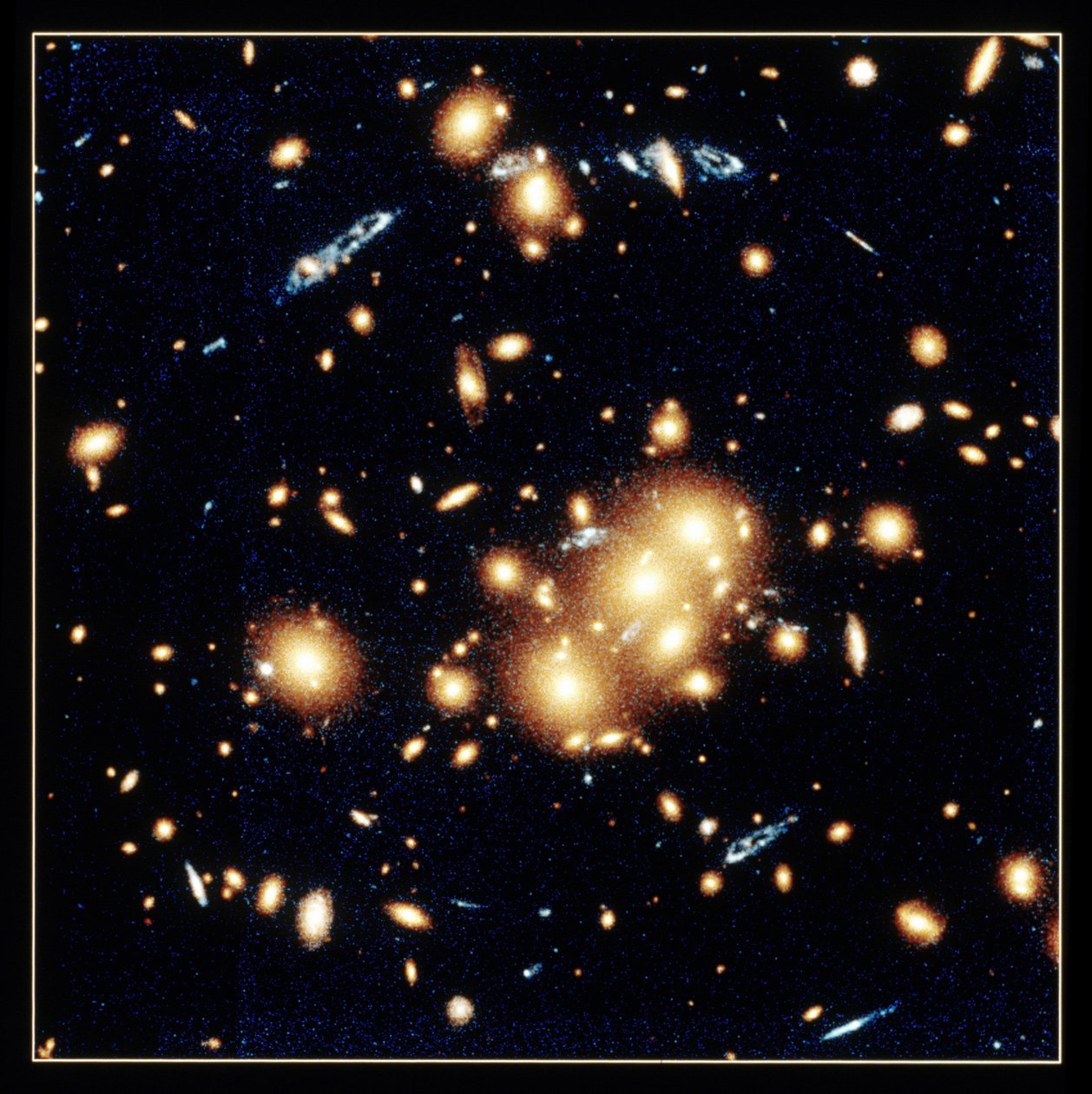 Gravitaatiolinssi CL0024 plus 1654. W. Collet (Princeton). NASA valokuva. tekijältä National Aeronautics and Space Administration National Aeronautics and Space Administration