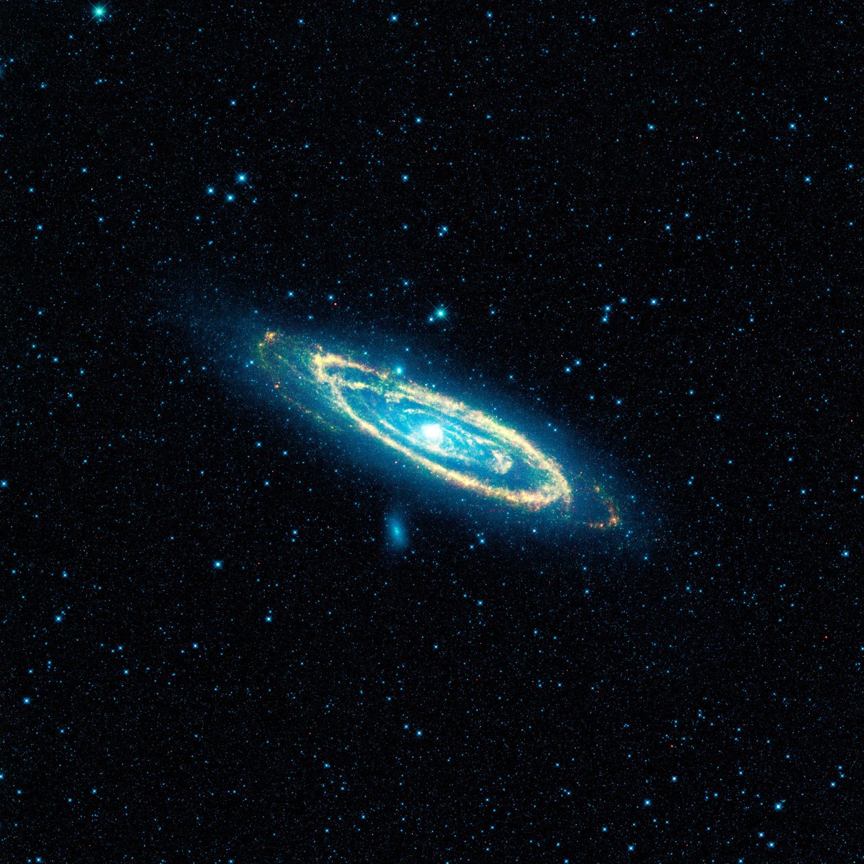 NASAs Wide-field Infrared Survey Explorerin (WISE) kuvaama kuva Andromeda-galaksista M31. Mosaiikki kattaa alueen, joka vastaa yli 100 täysikuuta. Kiitos NASA. Tiede Tähtitiede tekijältä National Aeronautics and Space Administration National Aeronautics and Space Administration