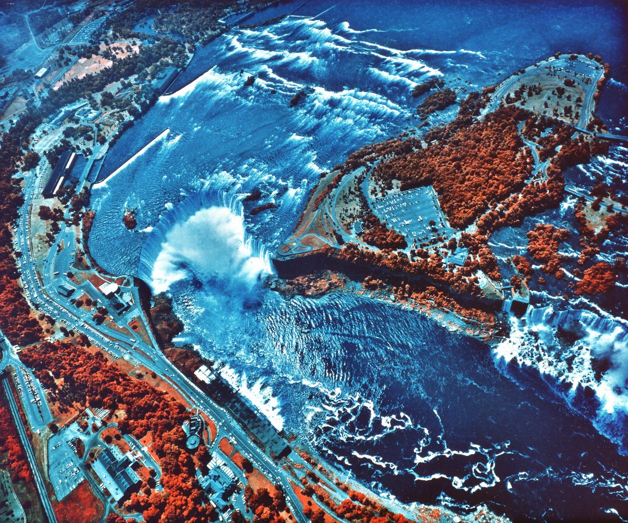 NASA Earth Survey 2 -lentokoneesta otettu infrapunavalokuva Niagaran putouksista. NASA valokuva. tekijältä National Aeronautics and Space Administration National Aeronautics and Space Administration