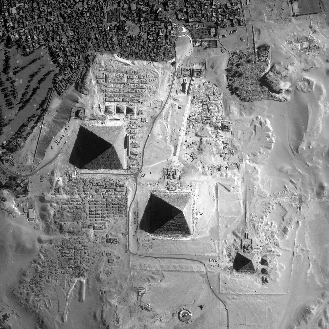 Satelliittinäkymä Gizan pyramideista Egyptissä. Kiitos NASA. tekijältä National Aeronautics and Space Administration National Aeronautics and Space Administration