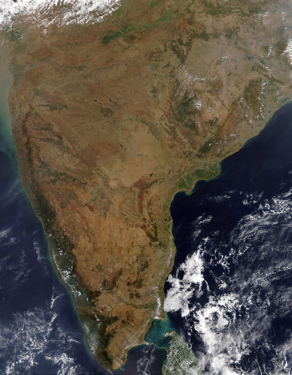 Satelliittinäkymä Intian niemimaalle. Sri Lanka näkyy juuri pilven alla oikeassa alakulmassa. Kiitos: NASA. Tiede Maan geologia Merentutkimus tekijältä National Aeronautics and Space Administration National Aeronautics and Space Administration