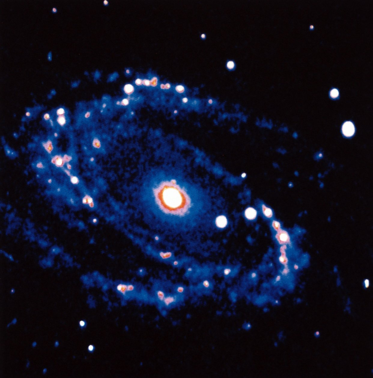 Spiraaligalaksi M81 Ursa Minorin tähdistössä. Galaksi on noin 12 miljoonan valovuoden päässä Earth Photographista. NASA valokuva tekijältä National Aeronautics and Space Administration National Aeronautics and Space Administration