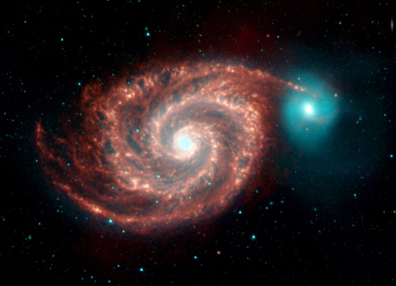 Spitzer-avaruusteleskoopin infrapunakuva Whirlpool Galaxysta. Oudot rakenteet muodostavat siltaa pölyrikkaiden kierrehaarojen välillä ja näyttävät pölyn, kaasun ja tähtipopulaatiot kirkkaassa spiraaligalaksissa. Cr tekijältä National Aeronautics and Space Administration National Aeronautics and Space Administration