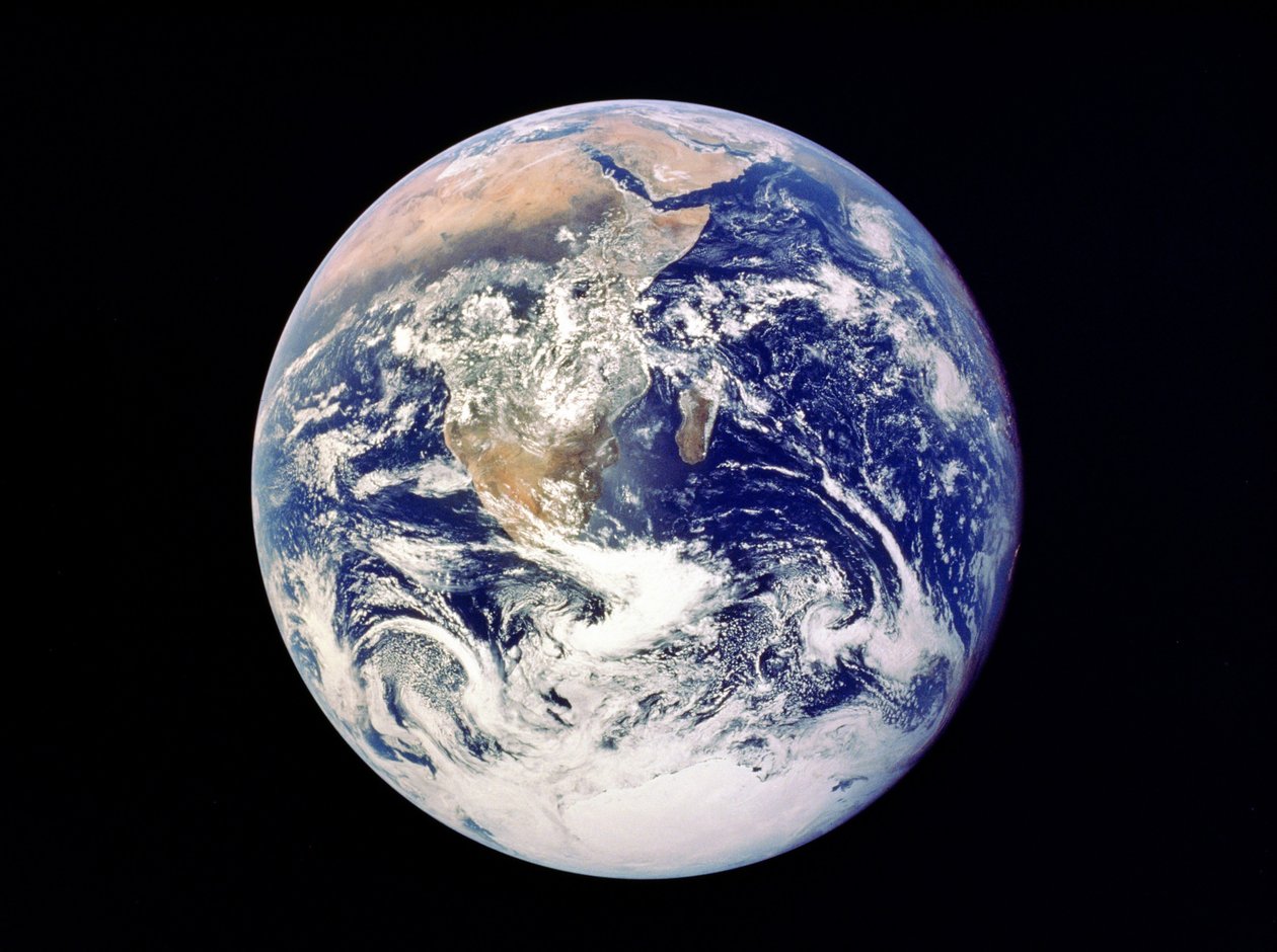 Koko maapallo avaruudesta - näkymä Apollosta 17. joulukuuta 1972. Ensimmäinen valokuva etelänapaisesta jääpeitosta. Suurin osa Afrikasta näkyy myös Arabian niemimaa ja Madagaskar (Malagasy). NASA valokuva. tekijältä National Aeronautics and Space Administration National Aeronautics and Space Administration