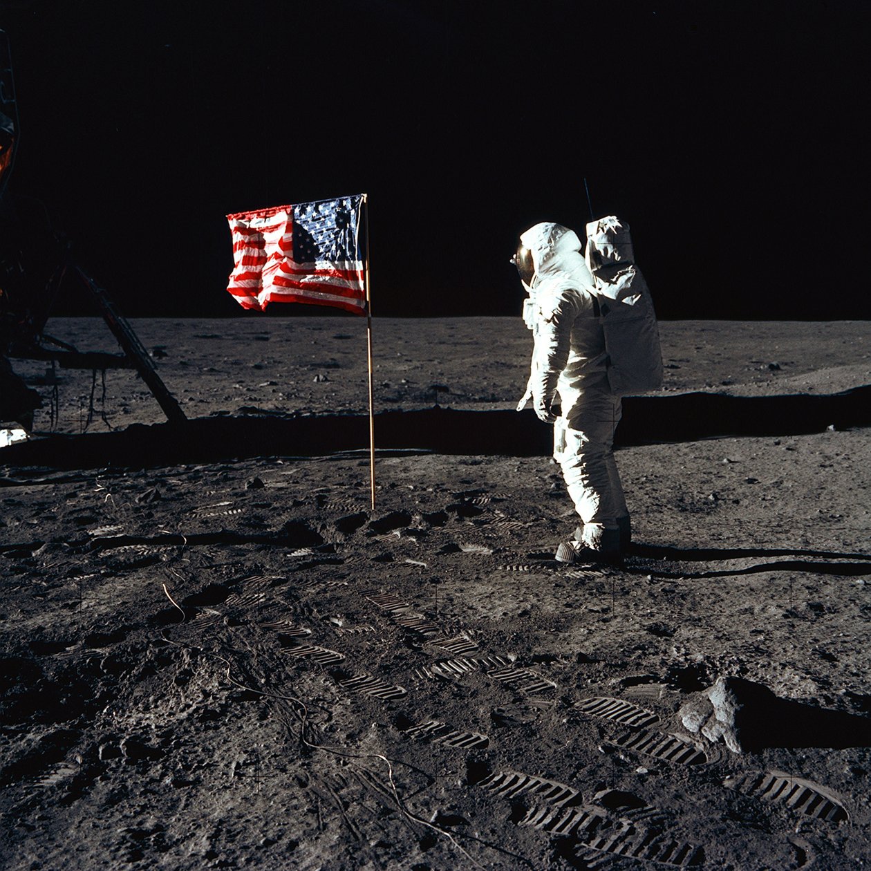 Buzz Aldrin ja Yhdysvaltain lippu Kuussa, 1969. tekijältä Neil Armstrong