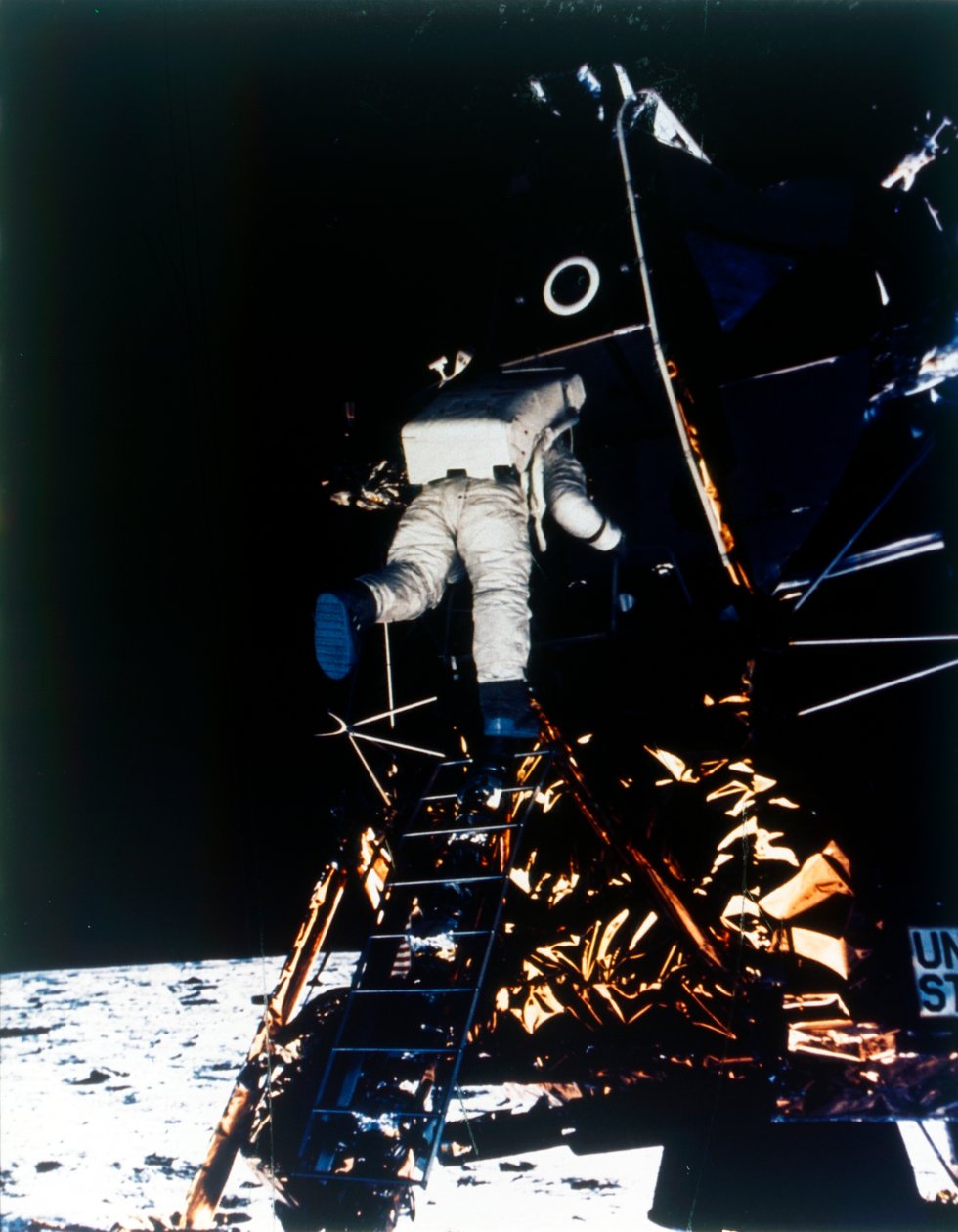Buzz Aldrin polveutuu Lunar Module, Apollo II -tehtävästä, heinäkuussa 1969. tekijältä Neil Armstrong
