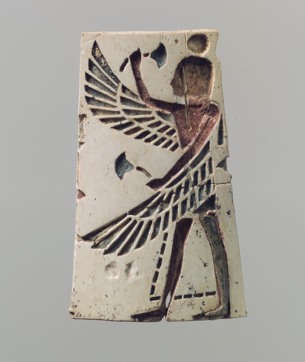 Champlevé huonekalu- tai kosmetiikkalaatikon laatta, jossa on siivekäs nuorukainen, noin 700 eaa. tekijältä Neo Assyrian