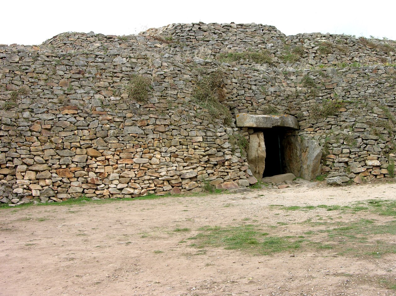 Sisäänkäynti kulkuhautaan, löydetty 1825 tekijältä Neolithic