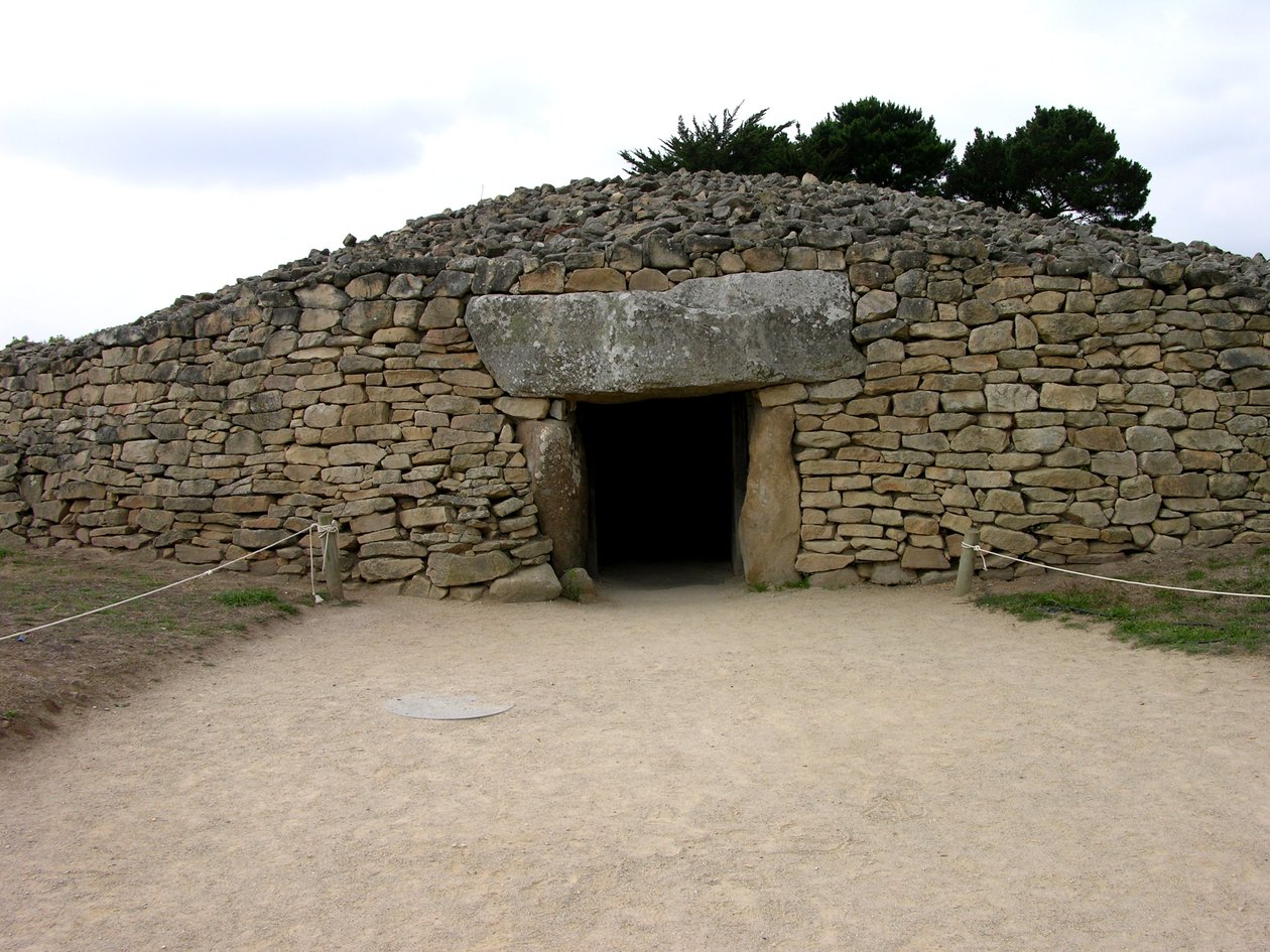 Sisäänkäynti kulkuhautaan, löydetty 1825 tekijältä Neolithic