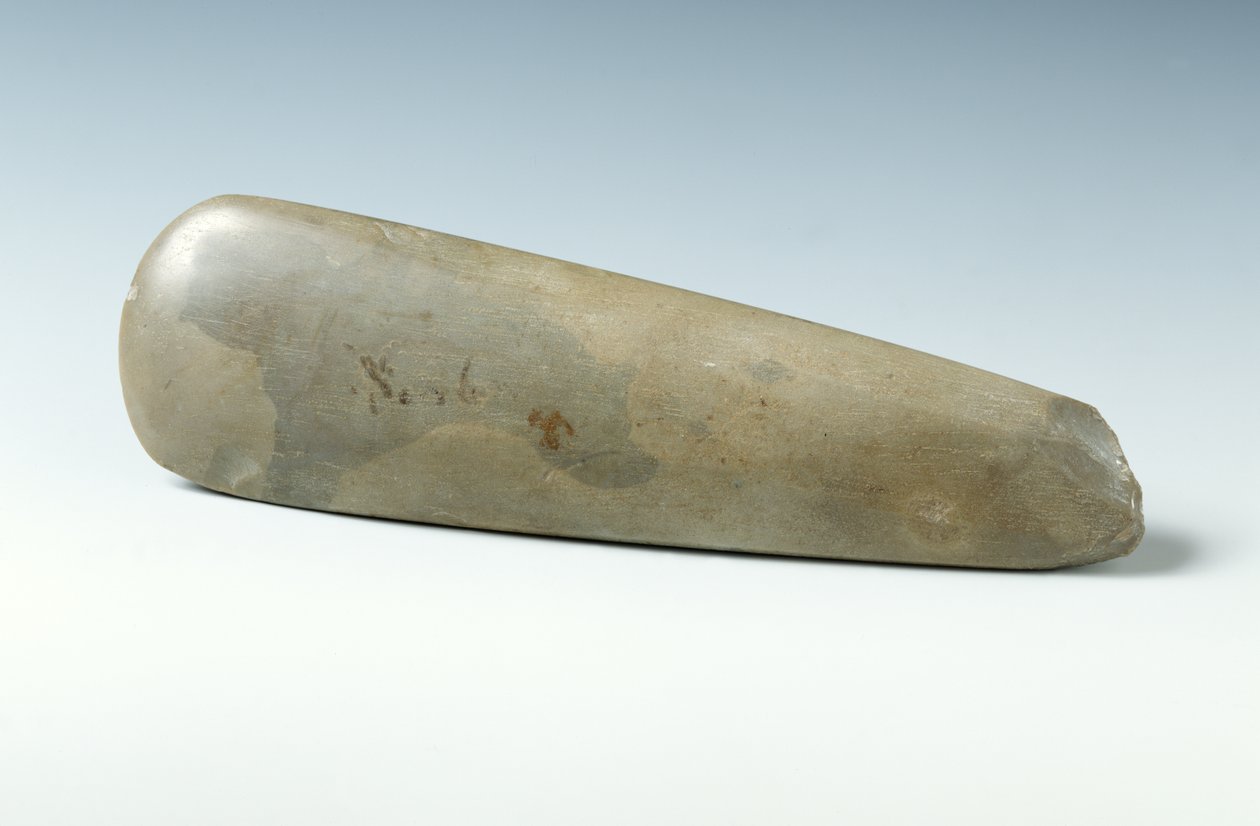 Suuri kiillotettu kirves, 6000-2000 eKr tekijältä Neolithic