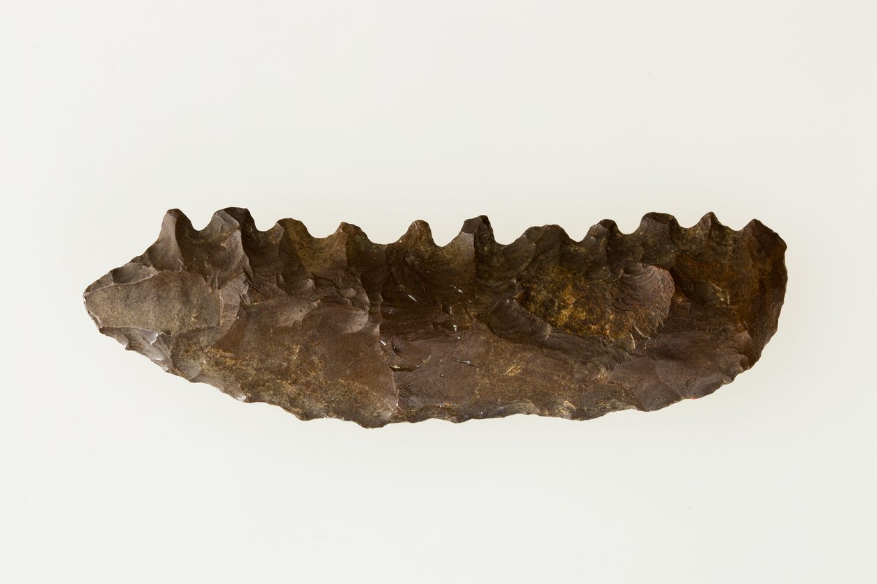 Bifacial sirppi, noin 4500–4000 eKr. (piikivi) tekijältä Neolithic Neolithic