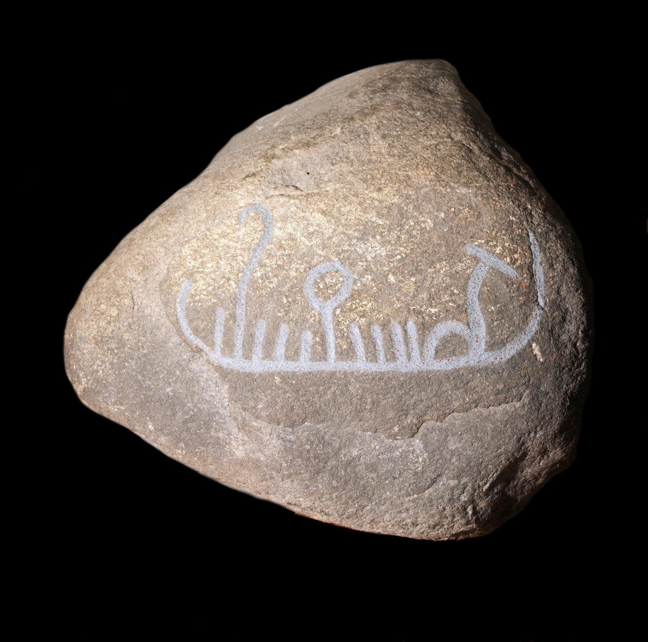 Ruotsalainen neoliittinen graffiti, joka edustaa laivaa. Tukholman historiallinen museo mokka tekijältä Neolithic Neolithic