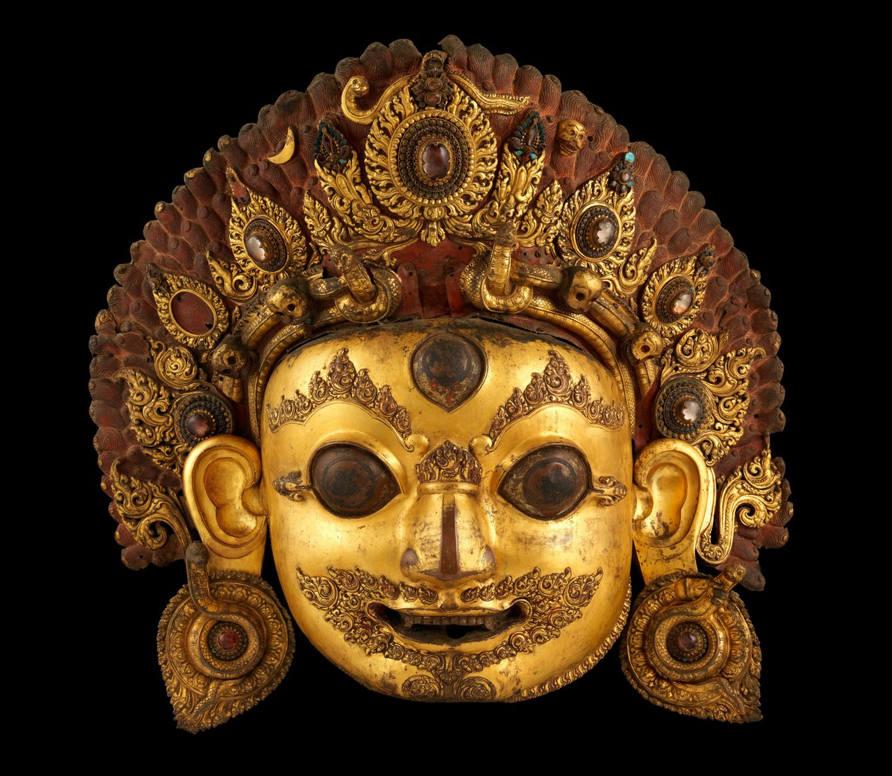 Bhairavan pää, noin 1500-luku (maalattua kullattua kuparia ja vuorikristalli) tekijältä Nepalese School