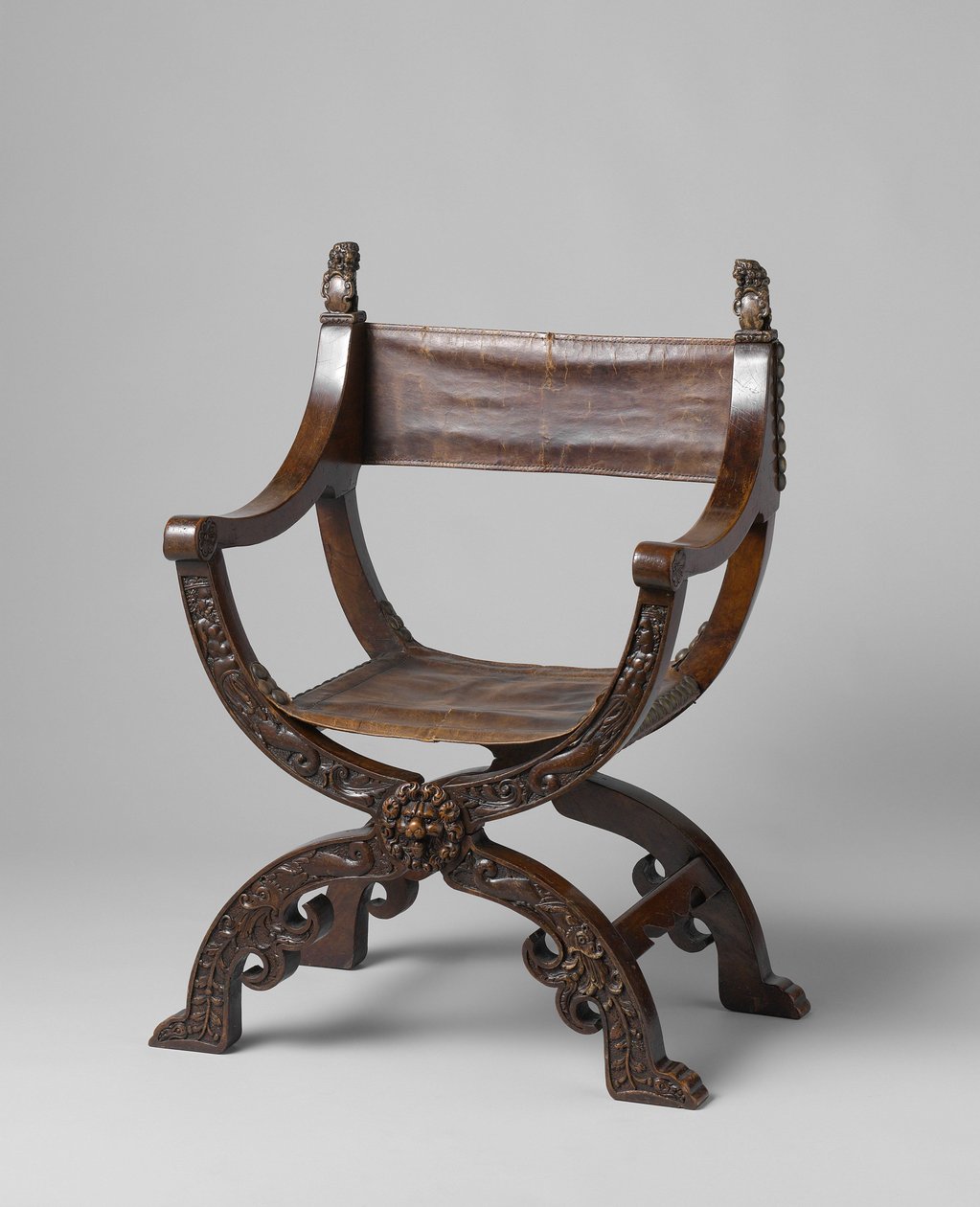 Taitettava tuoli, n. 1620-50 (pähkinä) tekijältä Netherlandish School