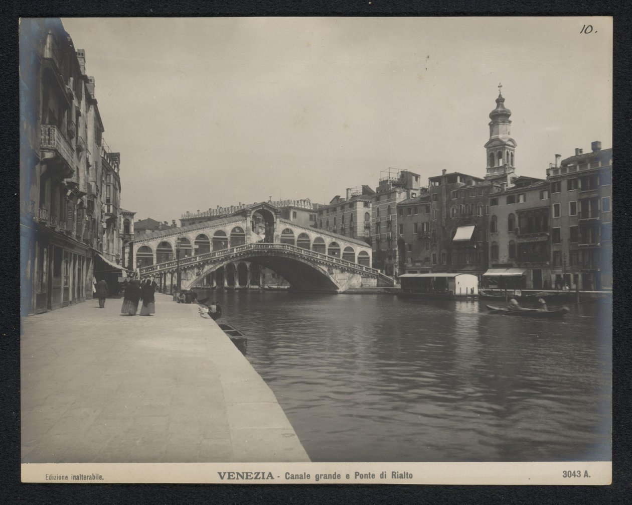 Näkymä Rialton sillalle Venetsiassa Venetsia - Canale grande e Ponte di Rialto (otsikko esineessä) tekijältä Neue Photographische Gesellschaft