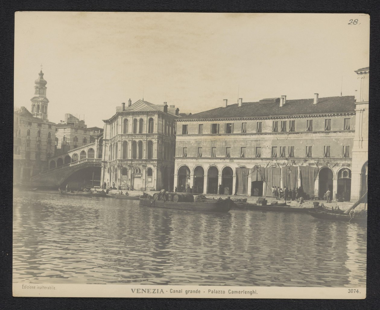 Näkymä Palazzo dei Camerlenghille Venetsiassa Venetsia - Canal Grand - Palazzo Camerlenghi (otsikko esineessä) tekijältä Neue Photographische Gesellschaft