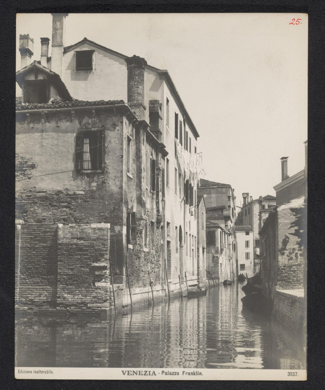 Kanava Venetsiassa Venetsia - Palazzo Franklin (otsikko esineessä) tekijältä Neue Photographische Gesellschaft