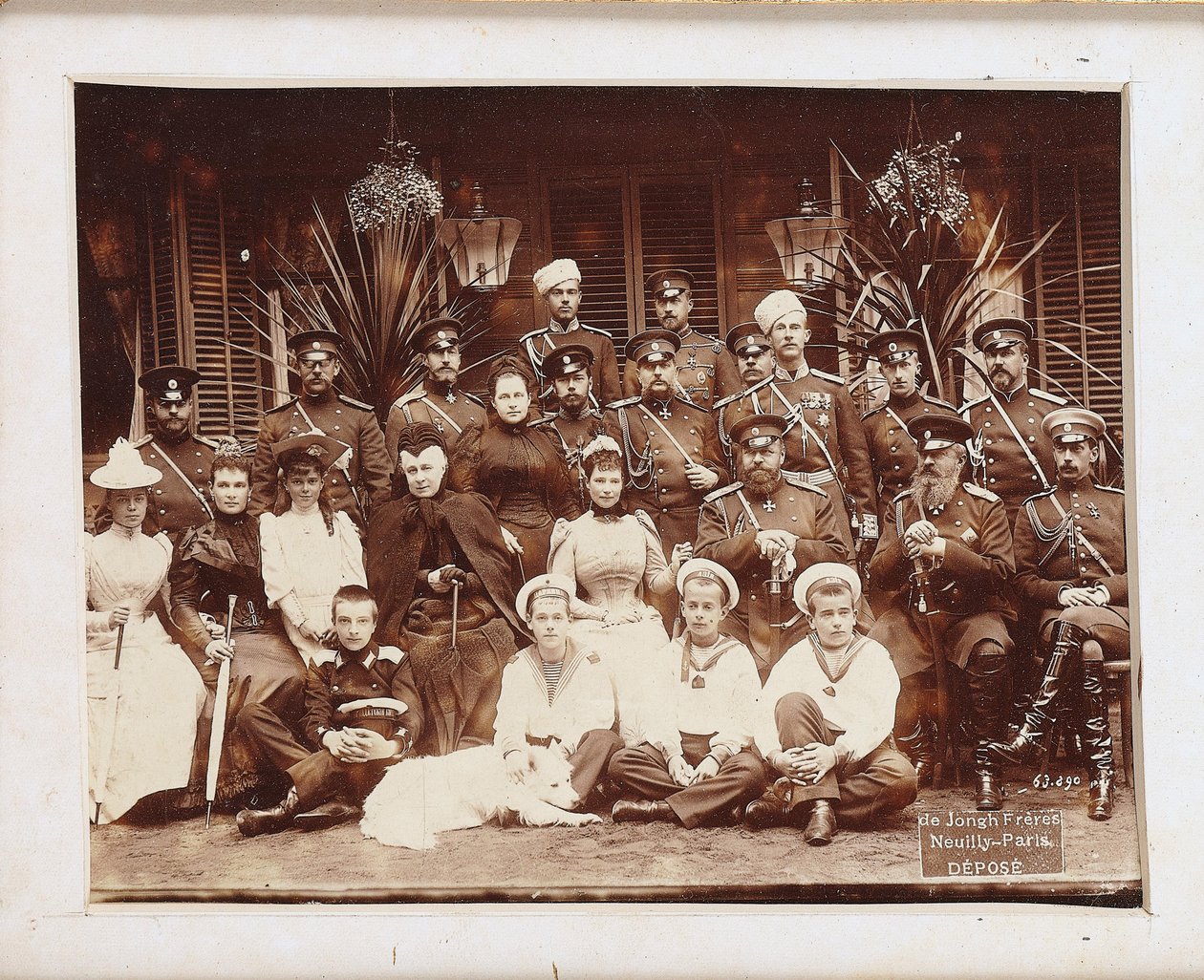 Romanovit: Keisari Aleksanteri III:n perhe, n. 1890. tekijältä Neuilly sur Seine . Photo studio