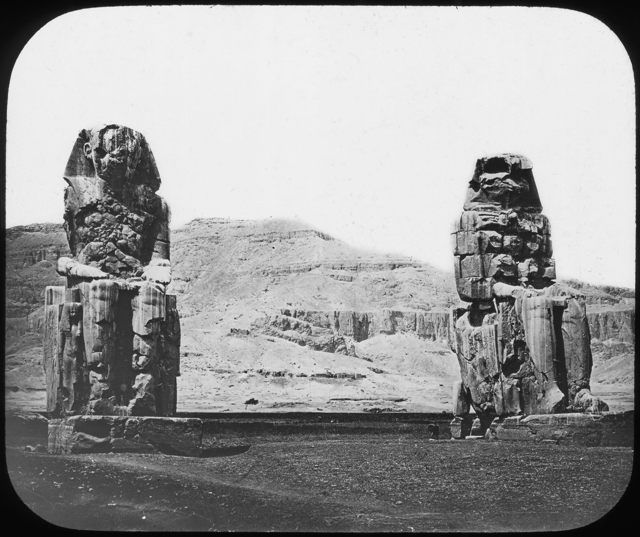 Memnonin kolossit, Luxor Thebes, Egypti, c1890 tekijältä Newton and Co