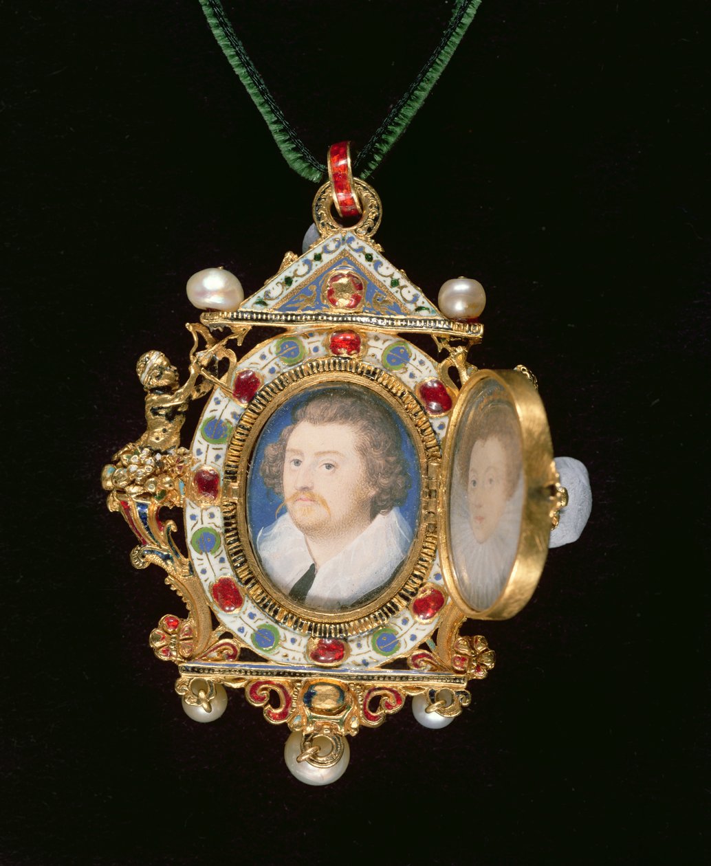 Gresley Jalokivi, jossa on pienoismuotokuvia Sir Thomas Gresleystä ja hänen morsiamestaan Catherine Walsinghamista (katso myös 14569) tekijältä Nicholas Hilliard
