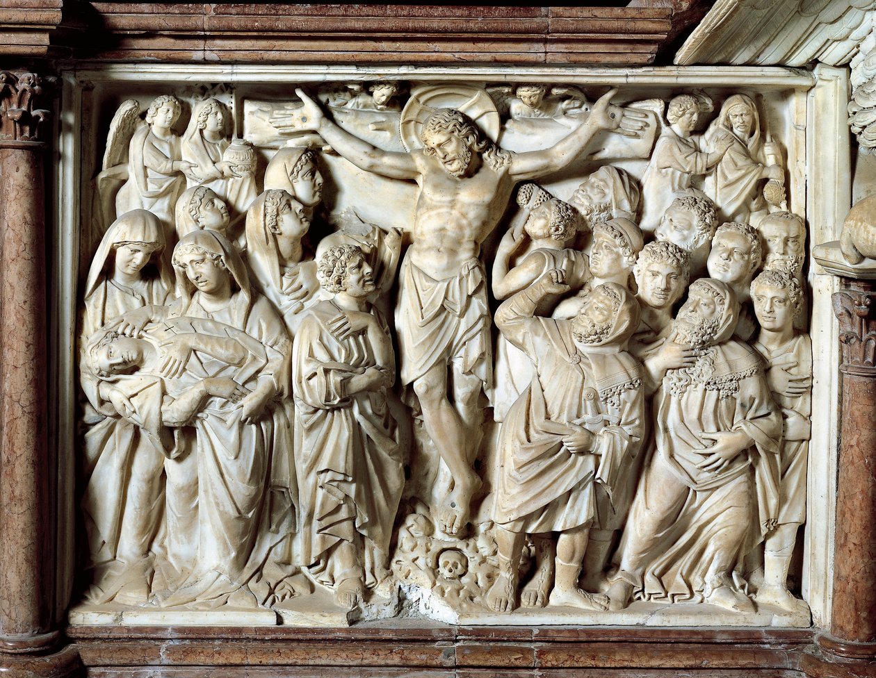 Italia, Toscana, Pisa, Piazza dei Miracoli, katedraali, marmorisaarnatuoli, paneeli Giovanni Pisanon ristiinnaulitsemisella tekijältä Nicola Pisano