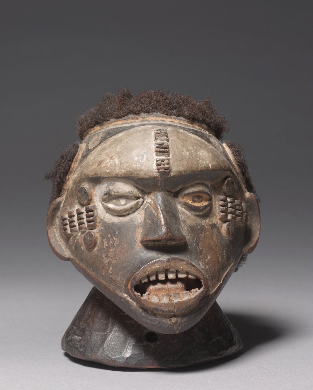 Päähine, 1900-luvun alku tekijältä Nigerian School