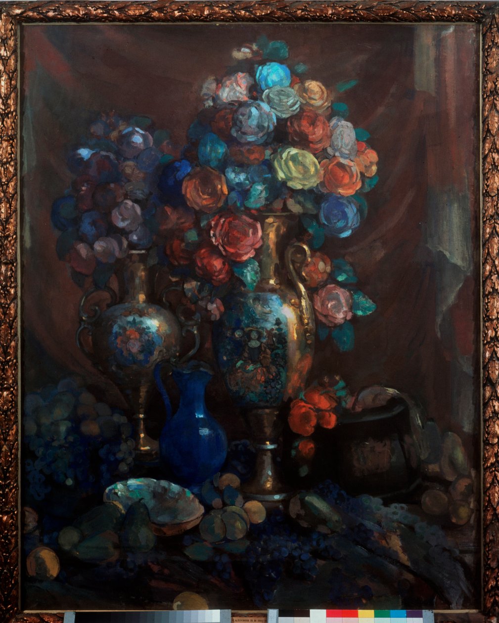 Nature morte (maljakot, fleurs ja hedelmät) - asetelma (maljakoita, kukkia ja hedelmiä) - Nikolai Nikolajevitš Sapunovin (Sapunov) (1880-1912) taideteos, tempera kankaalle tekijältä Nikolaj Nikolaevic Sapunov