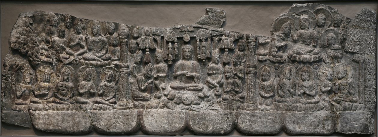 Seinäveistos: Buddhien ja Bodhisattvien taivaalliset kokoontumiset, Handan, Hebein maakunta, 550-577 (kalkkikivi, jossa on pigmenttijälkiä) tekijältä Northern Qi Dynasty Chinese Scool