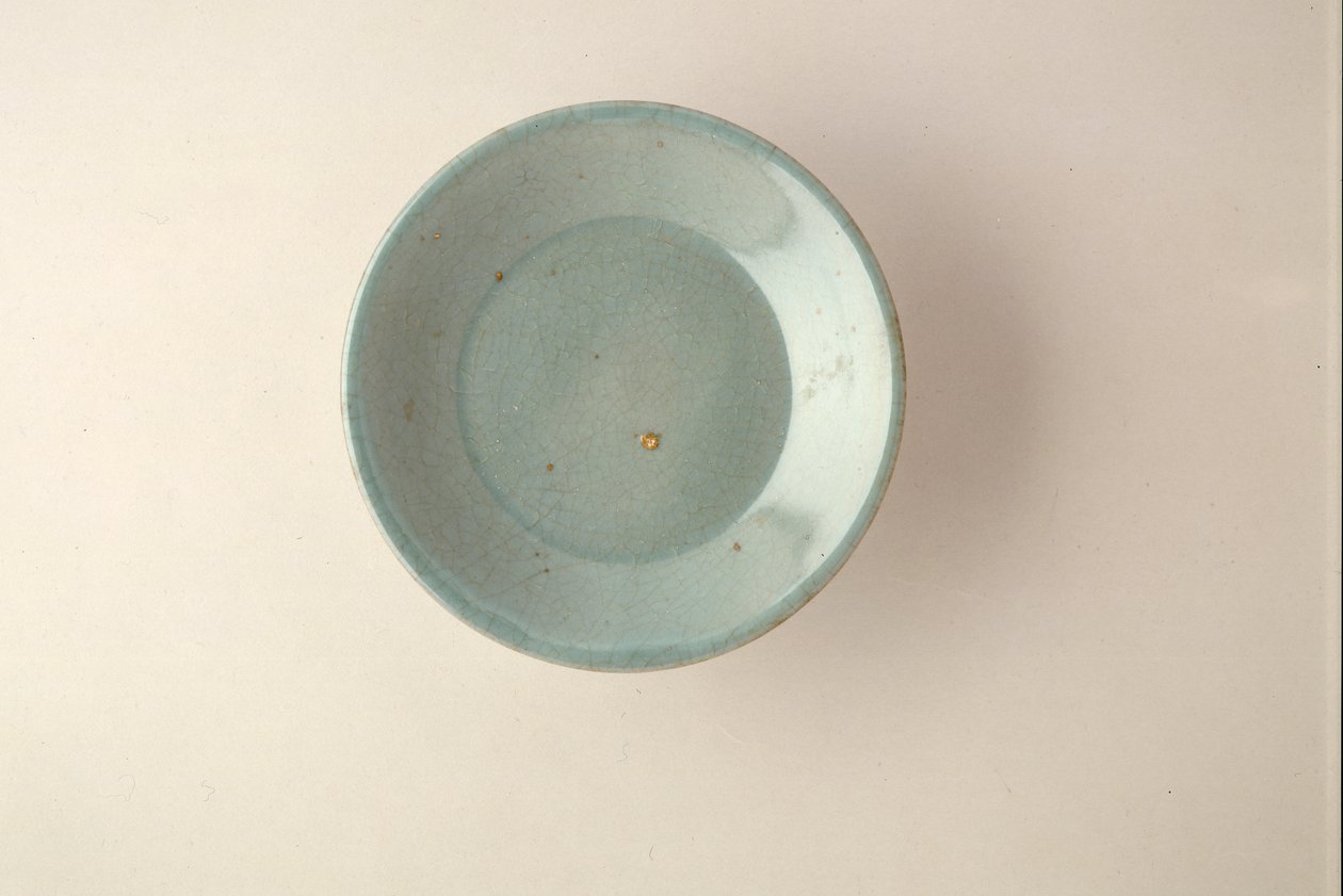 Harvinainen Ruyao-matala astia (keraaminen) (katso myös 466676) tekijältä Northern Song Dynasty Chinese School