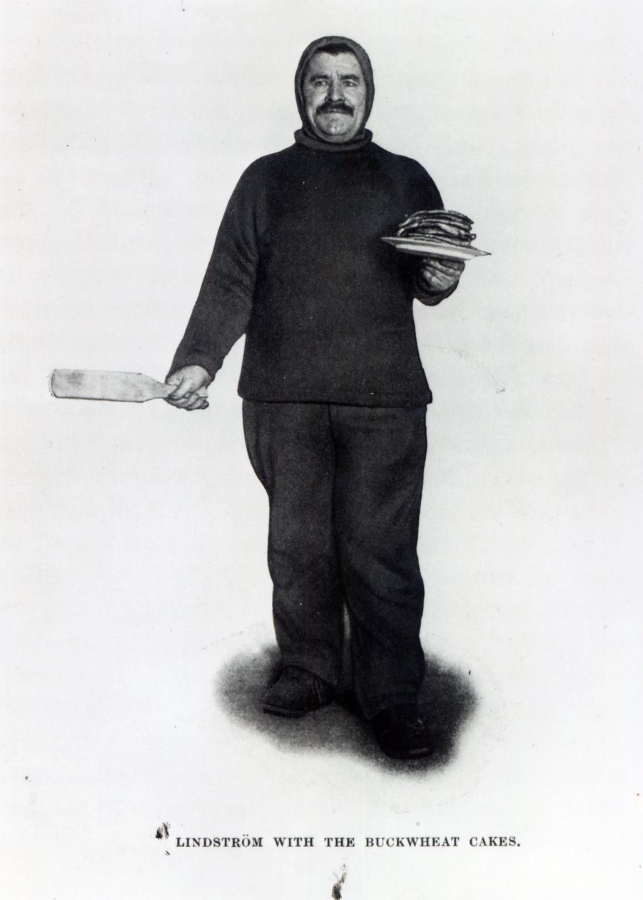Lindström tattarikakkujen kanssa, Roald E. Amundsenin Etelänavalta, n. 1910-12 tekijältä Norwegian Photographer