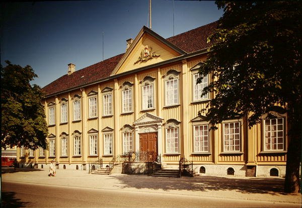 Stiftsgardenin palatsi, rakennettu 1774-78 tekijältä Norwegian School