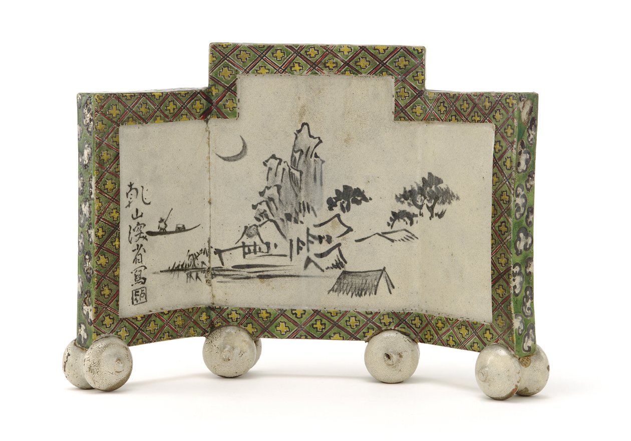 Kenzan-tyylinen pöytäseinä vuoristoretriitin suunnittelulla, Inkstone sermi (kenbyo), 1800-luvun loppu (buff savi, rautapigmentti, emalit läpinäkyvän lyijylasituksen alla) tekijältä Ogata (style of) Kenzan