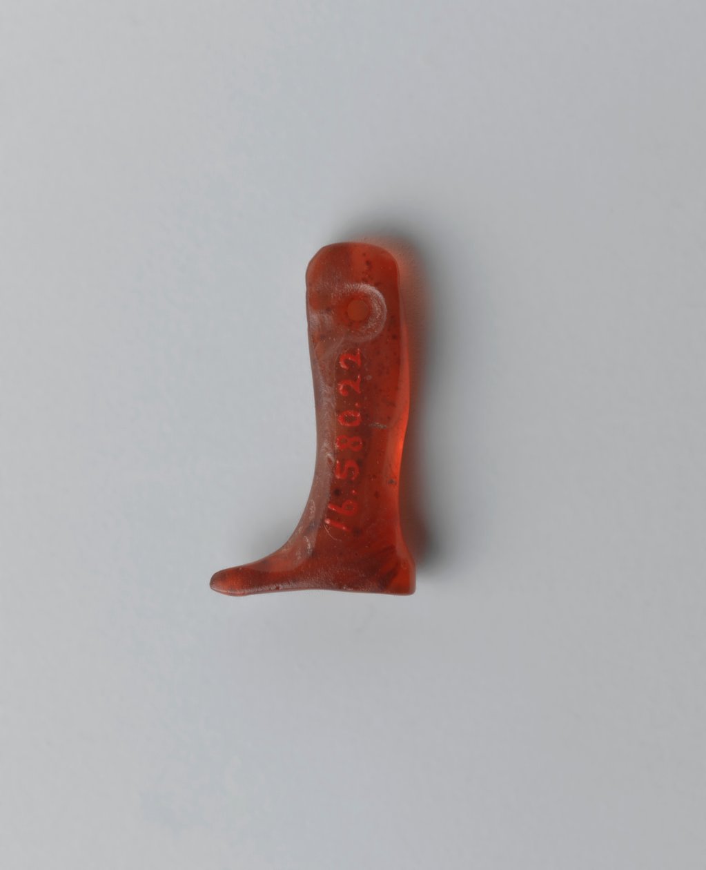 Ihmisen oikean jalan amuletti (karneoli) tekijältä Old Kingdom Egyptian