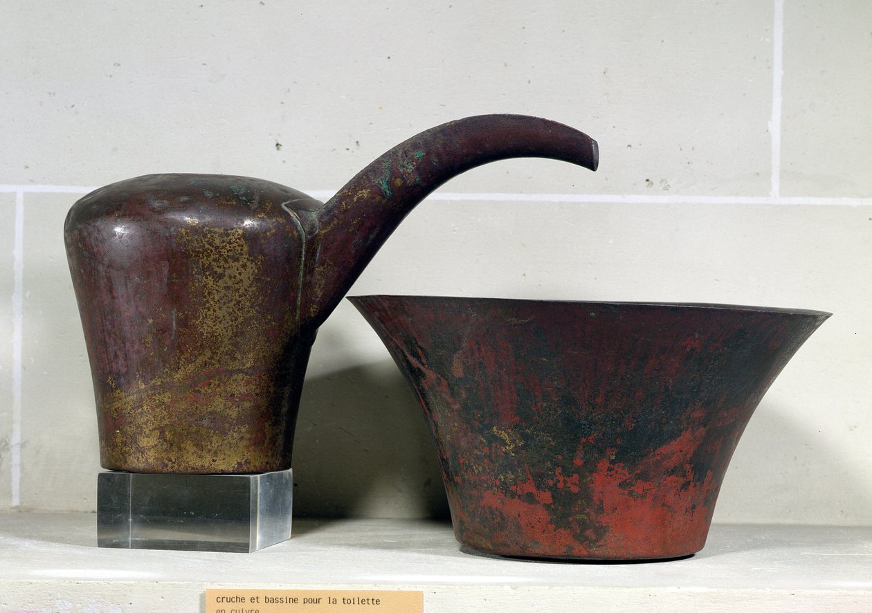 Ewer ja allas (kupari) tekijältä Old Kingdom Egyptian