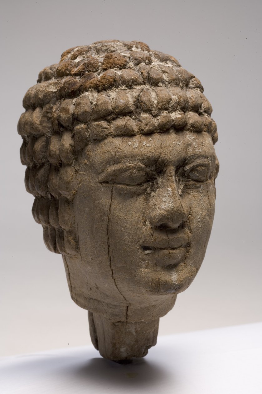 Miehen pää (puuta) (katso myös 249003-5) tekijältä Old Kingdom Egyptian
