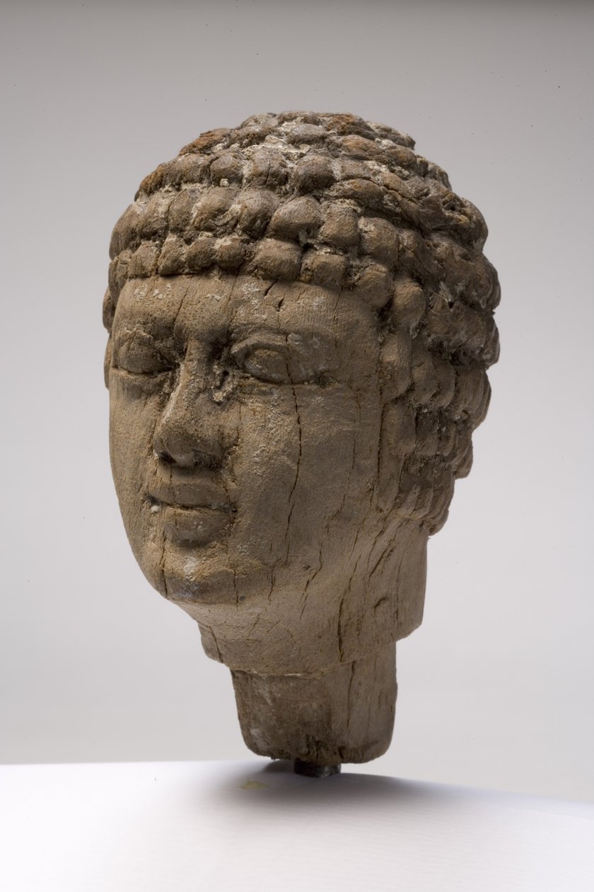Miehen pää (puuta) (katso myös 249004-6) tekijältä Old Kingdom Egyptian