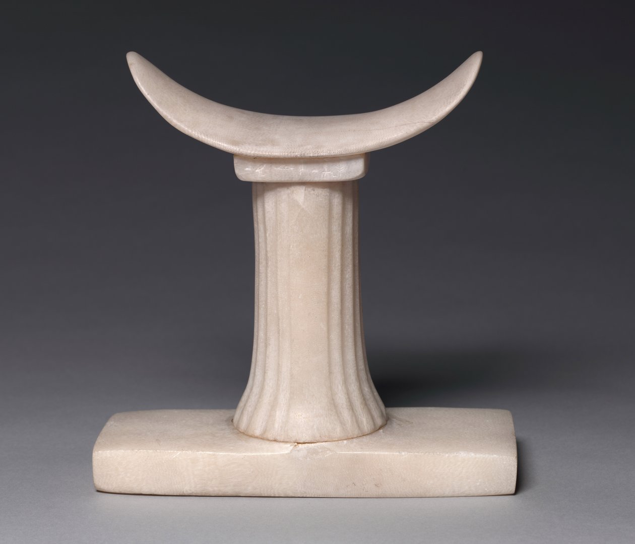Irutin niskatuki, 5. tai 6. dynastia, n. 2454-2140 eaa. tekijältä Old Kingdom Egyptian