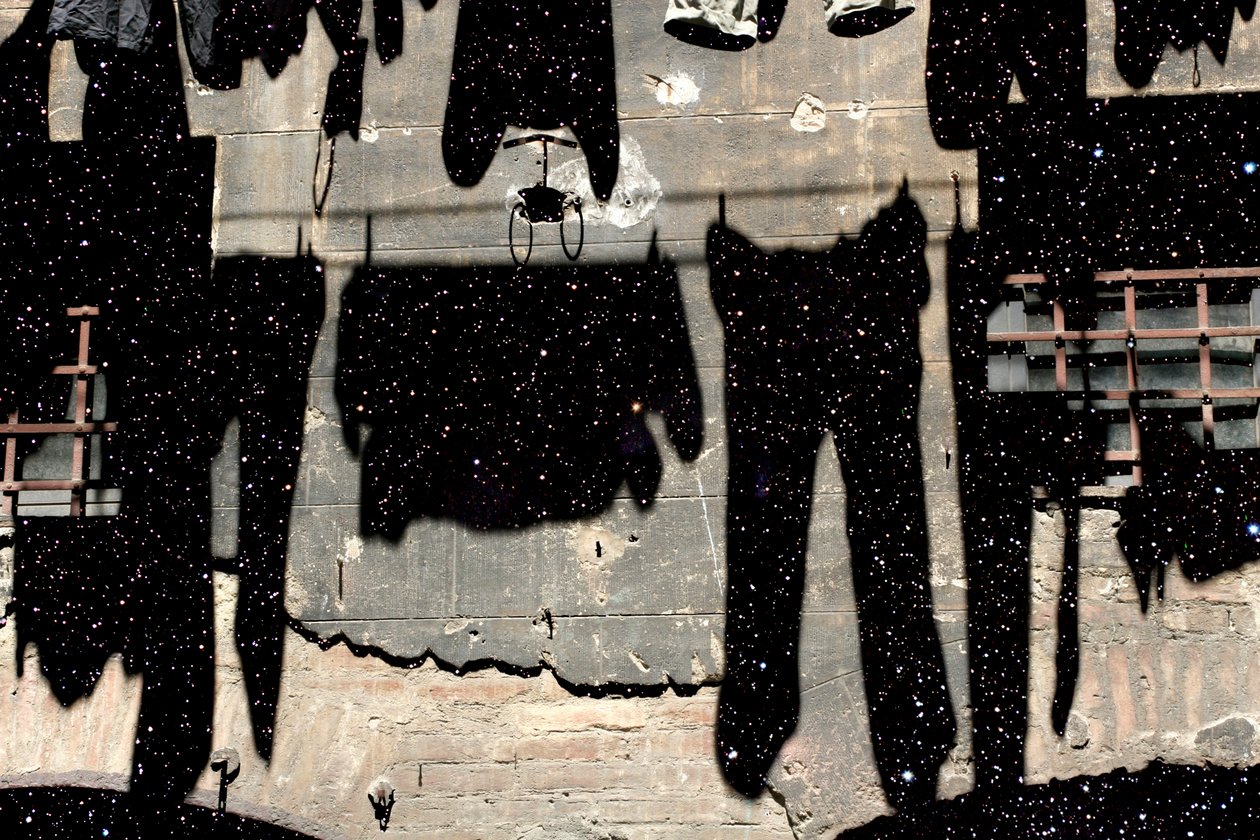 Toscanan housut, 2005 (Digitaalinen sekatekniikka) tekijältä Olivia Gozzano