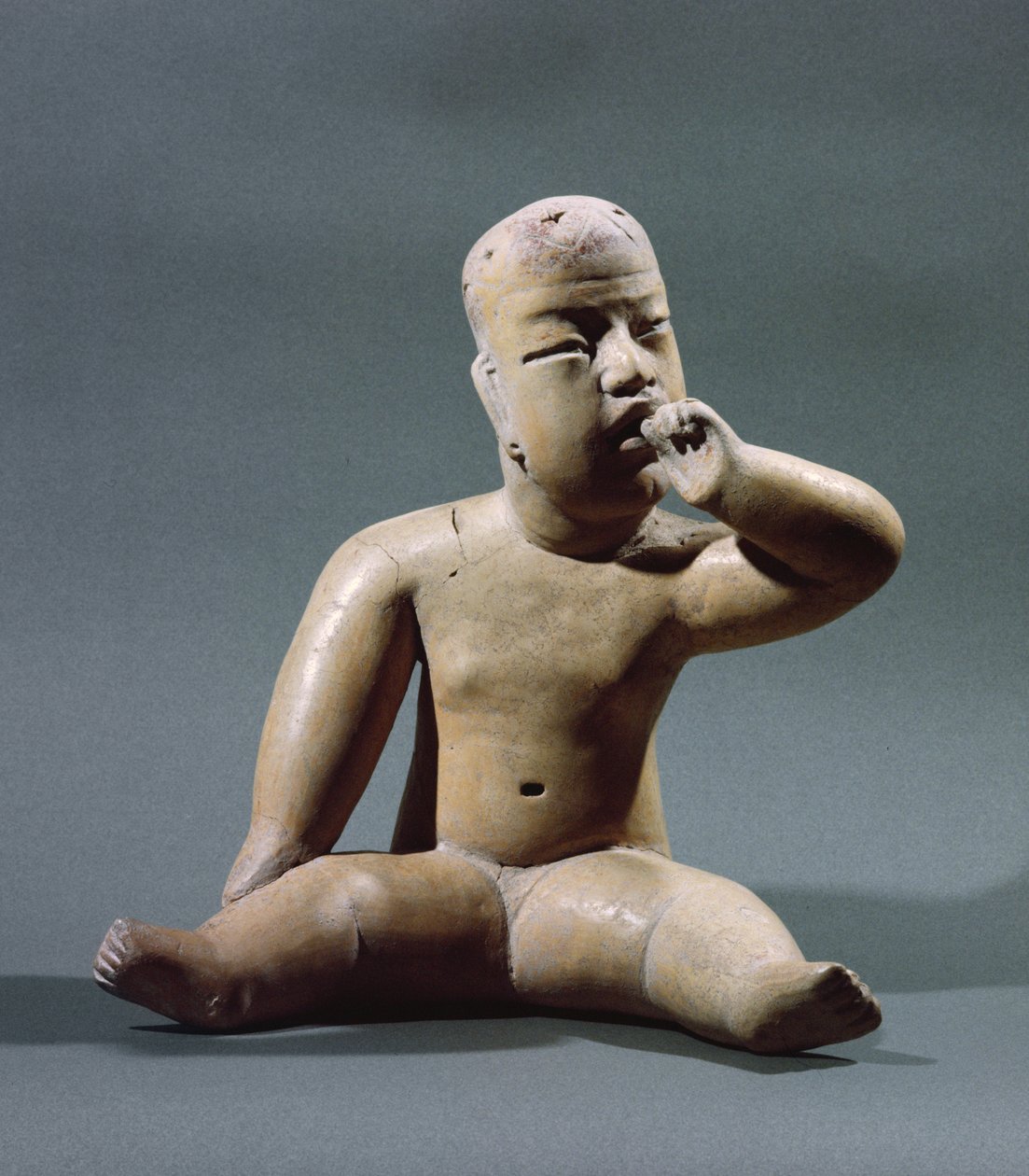 Vauvan figuuripatsas (keraaminen) tekijältä Olmec